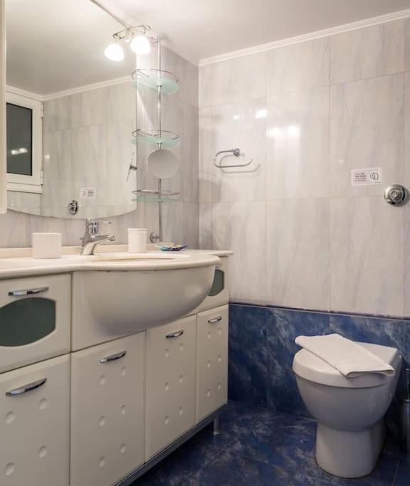 A Unique Apartment In The Historical Center-3Bds เอเธนส์ ภายนอก รูปภาพ