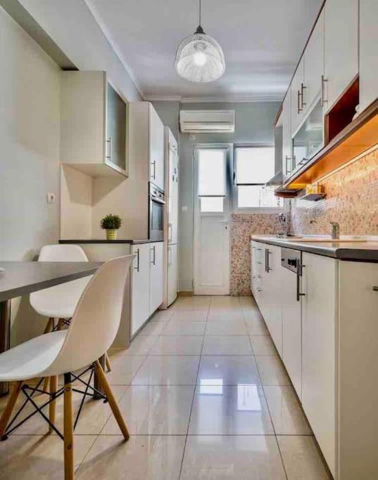 A Unique Apartment In The Historical Center-3Bds เอเธนส์ ภายนอก รูปภาพ