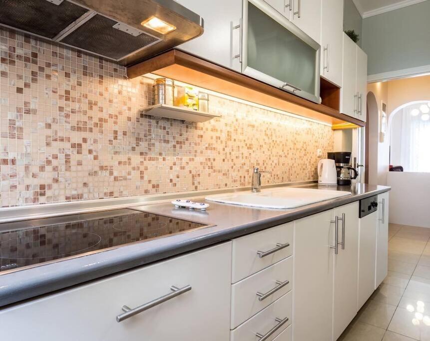 A Unique Apartment In The Historical Center-3Bds เอเธนส์ ภายนอก รูปภาพ